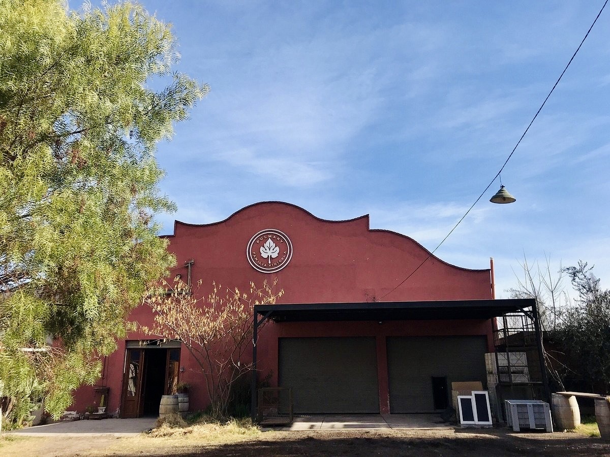 Frente de la Bodega
